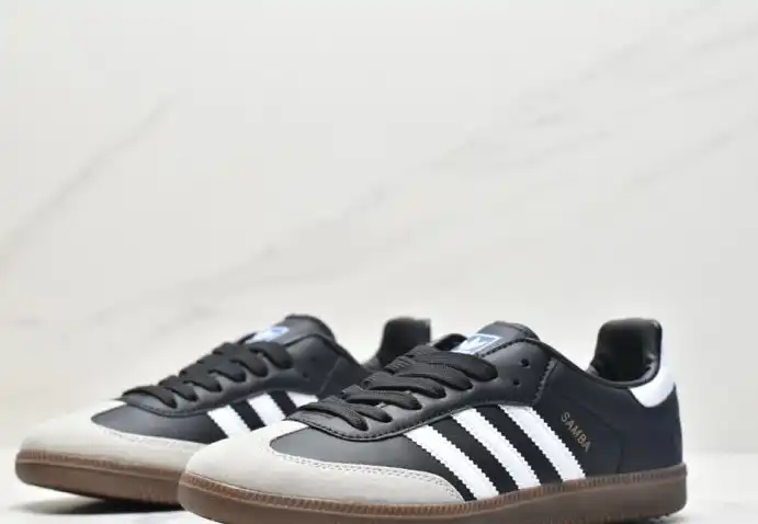 hype Adidas Sneakers