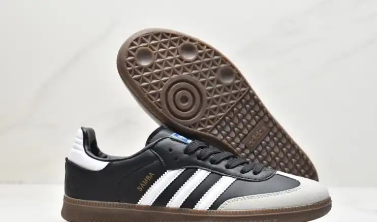 hype Adidas Sneakers