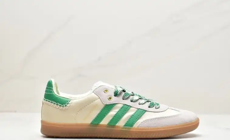 hype Adidas Sneakers