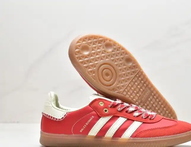 hype Adidas Sneakers