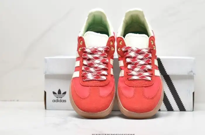 hype Adidas Sneakers