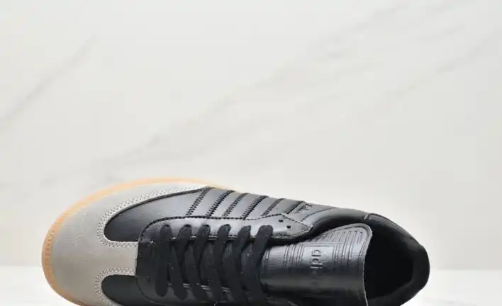 hype Adidas Sneakers