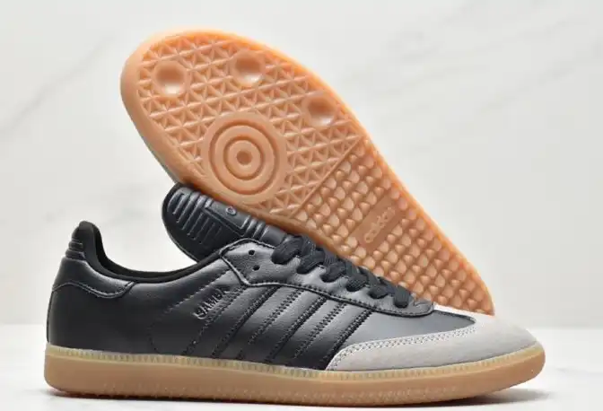 hype Adidas Sneakers