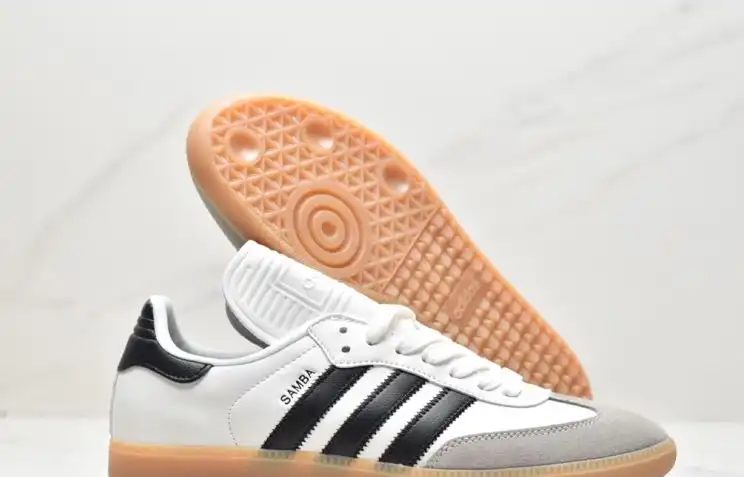 hype Adidas Sneakers