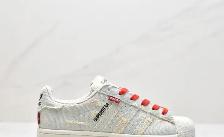 hype Adidas Sneakers