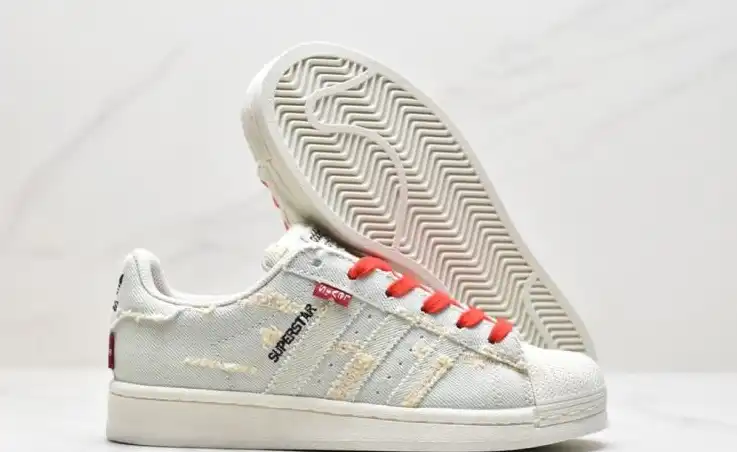 hype Adidas Sneakers