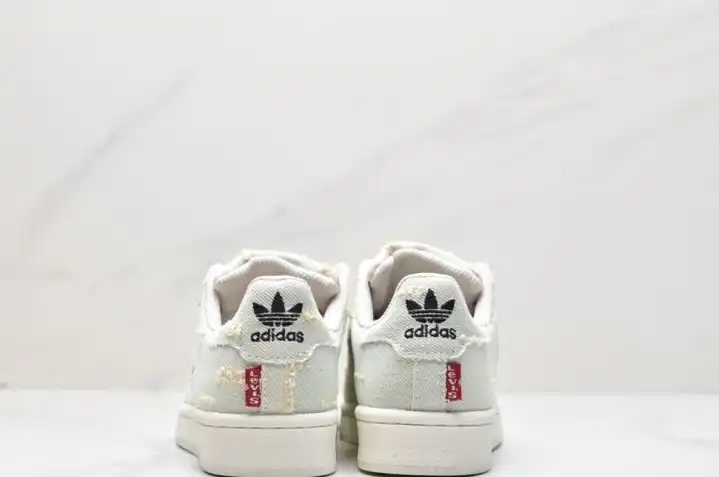 hype Adidas Sneakers