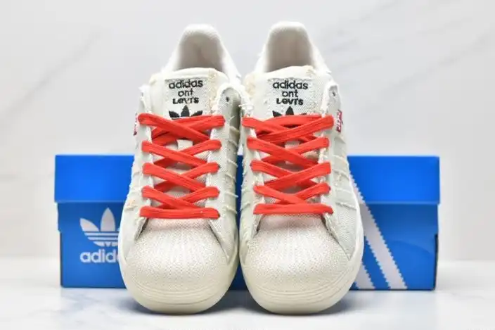 hype Adidas Sneakers