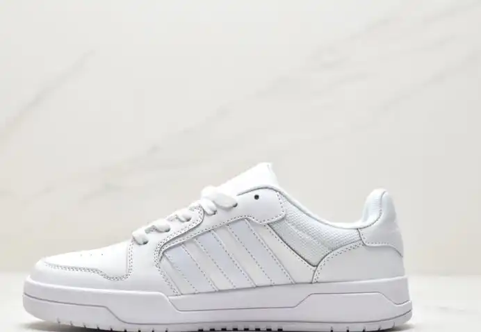 hype Adidas Sneakers