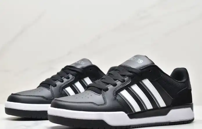 hype Adidas Sneakers