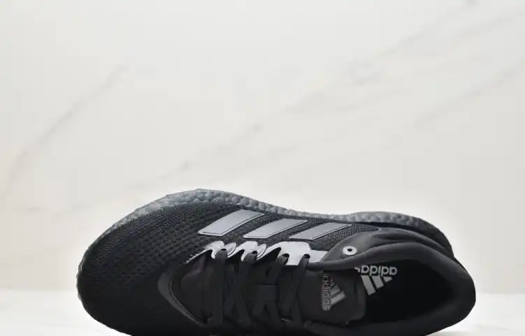 hype Adidas Sneakers