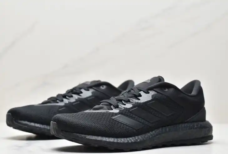 hype Adidas Sneakers