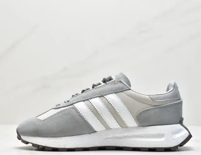 hype Adidas Sneakers