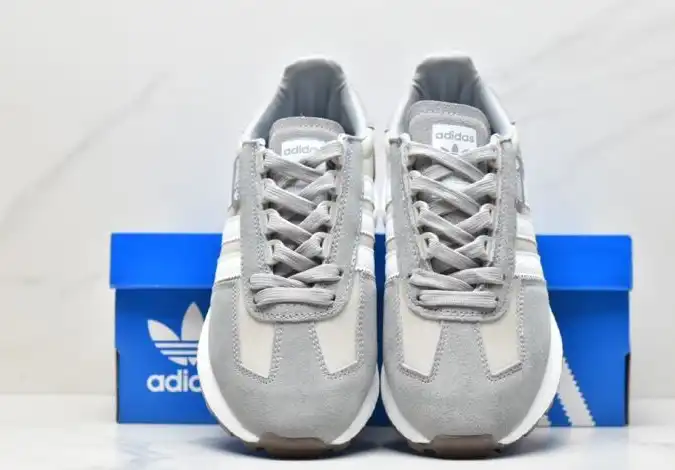 hype Adidas Sneakers