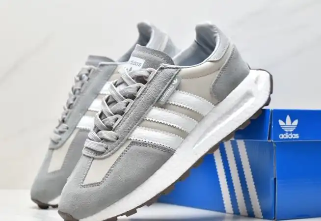 hype Adidas Sneakers