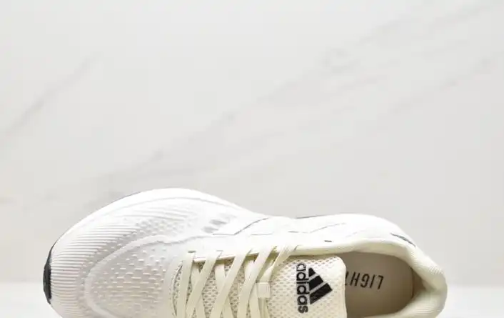 hype Adidas Sneakers