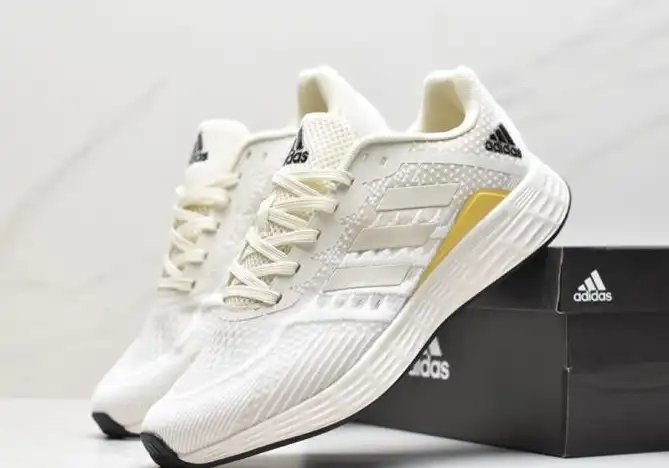 hype Adidas Sneakers