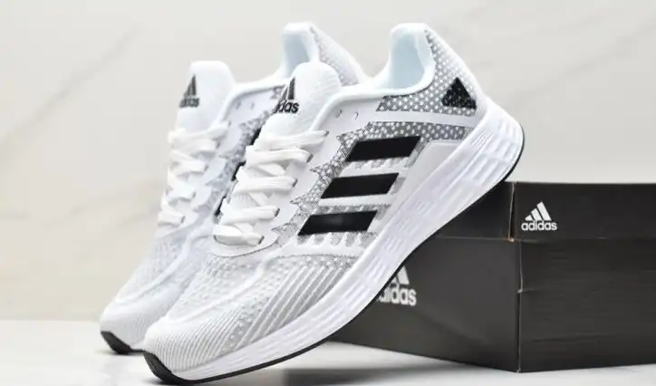 hype Adidas Sneakers