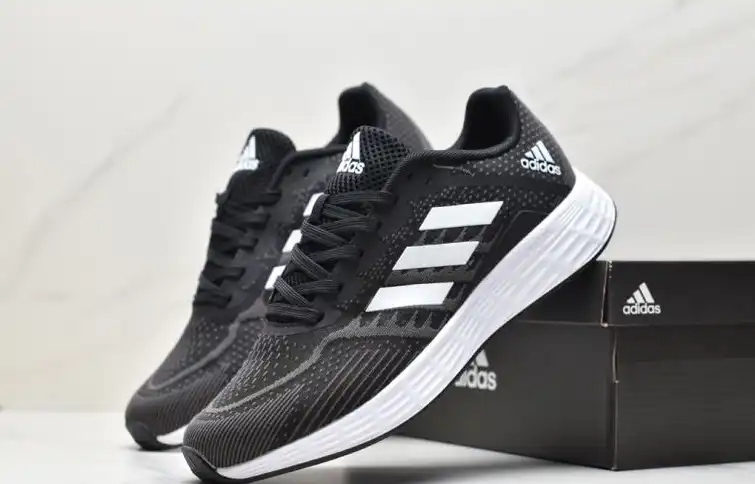 hype Adidas Sneakers