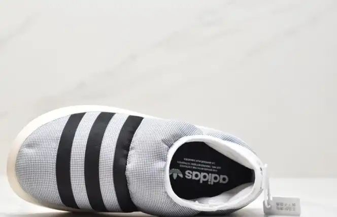 hype Adidas Sneakers