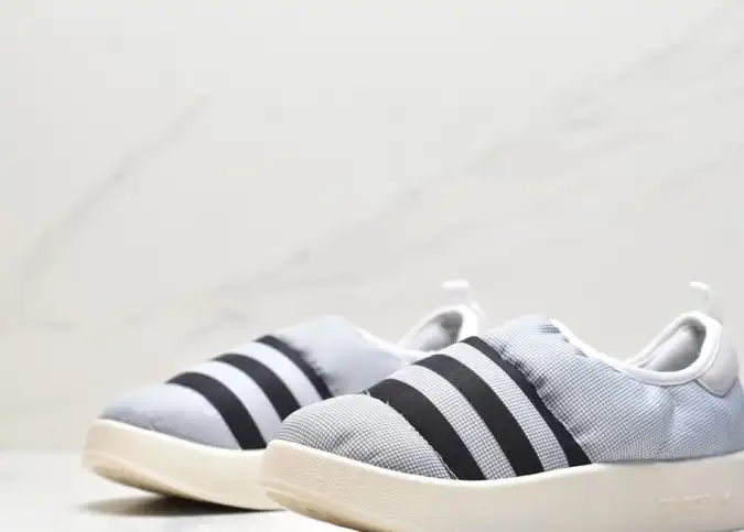 hype Adidas Sneakers