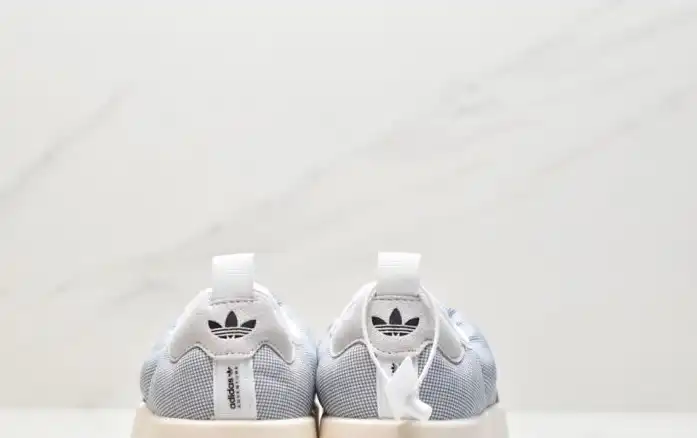 hype Adidas Sneakers