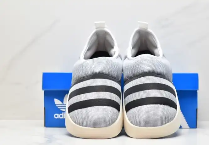 hype Adidas Sneakers