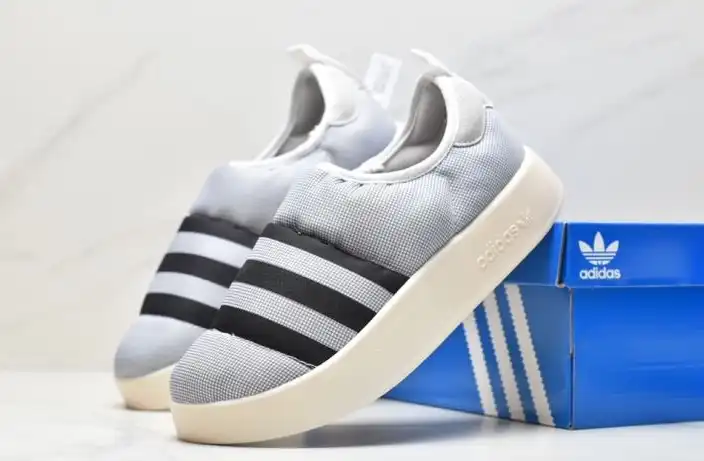 hype Adidas Sneakers