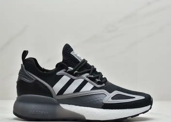 hype Adidas Sneakers