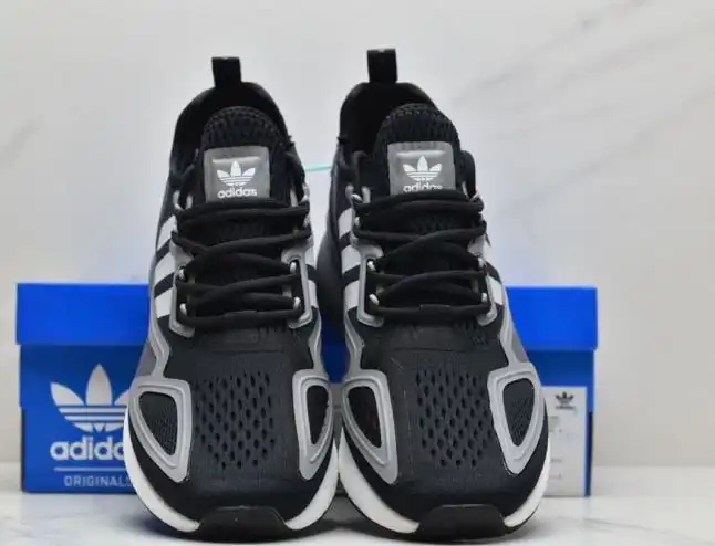 hype Adidas Sneakers