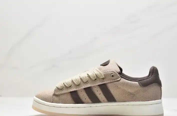 hype Adidas Sneakers