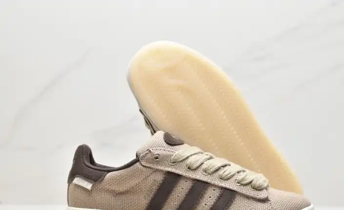 hype Adidas Sneakers