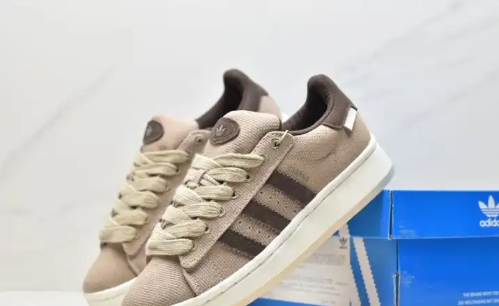 hype Adidas Sneakers