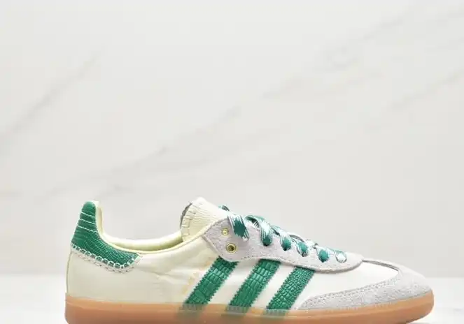 hype Adidas Sneakers