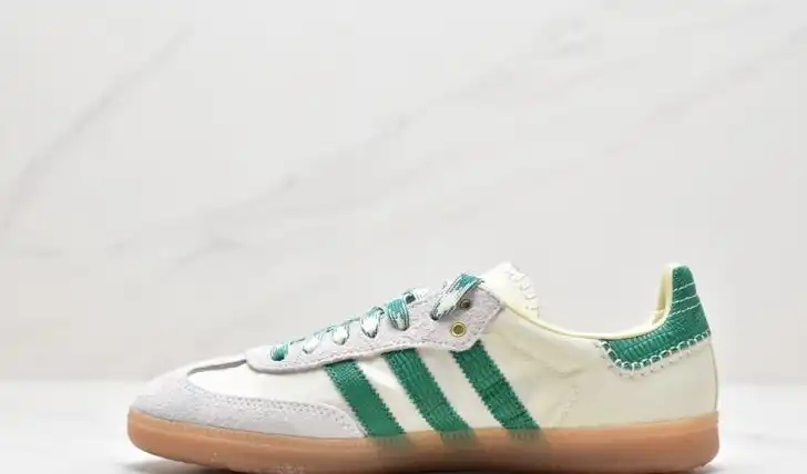 hype Adidas Sneakers