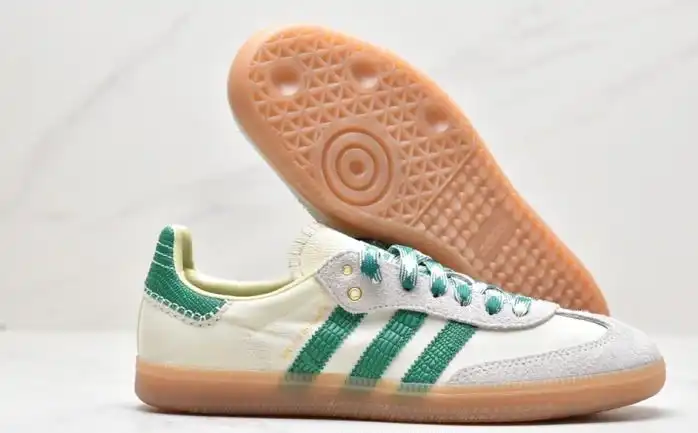 hype Adidas Sneakers