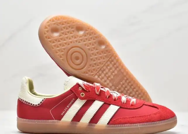 hype Adidas Sneakers