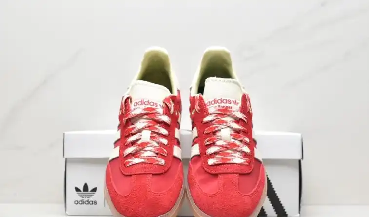 hype Adidas Sneakers