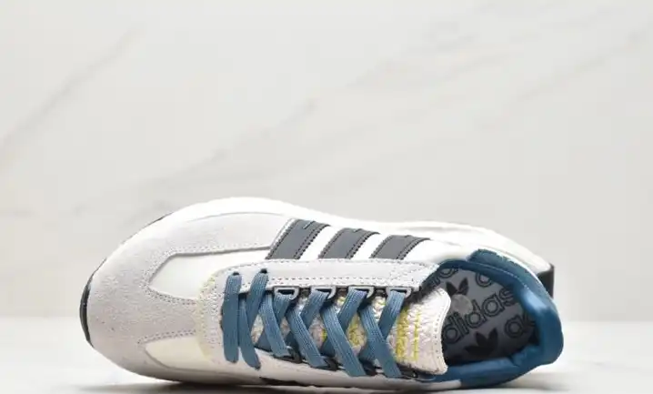 hype Adidas Sneakers