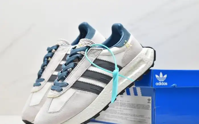 hype Adidas Sneakers