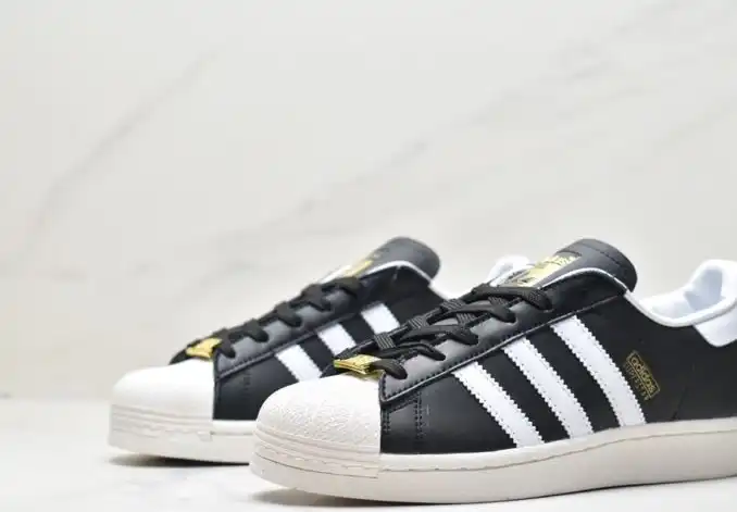 hype Adidas Sneakers