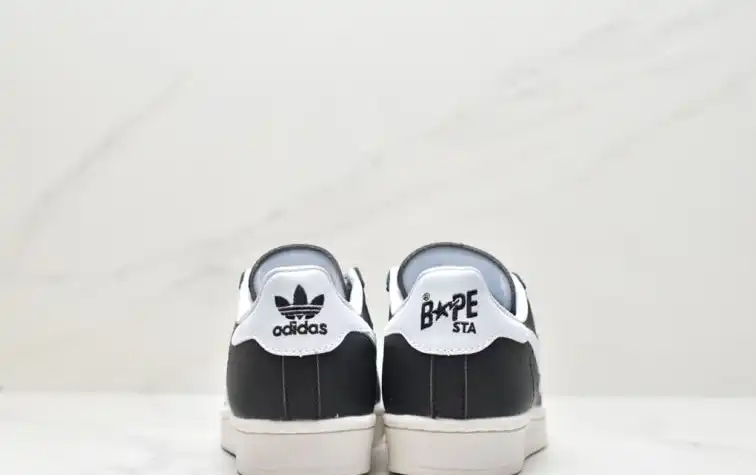 hype Adidas Sneakers