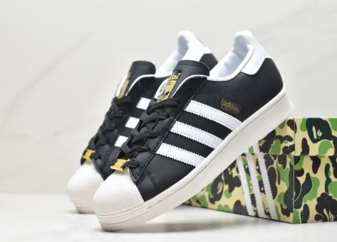 hype Adidas Sneakers