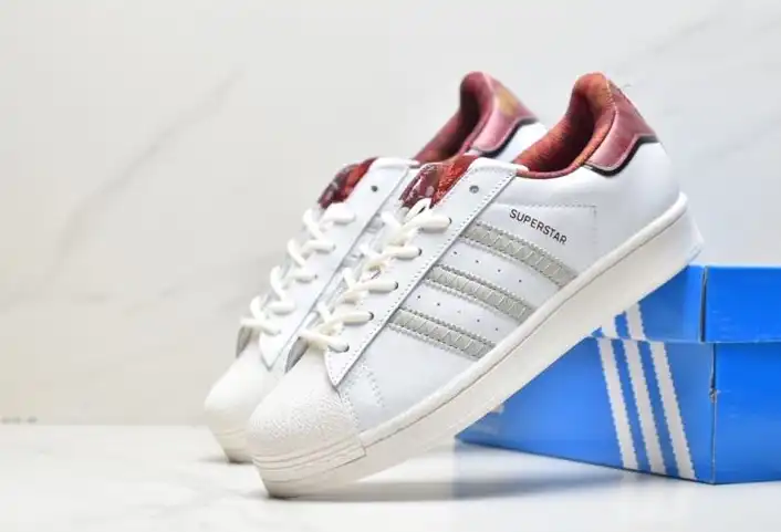 hype Adidas Sneakers