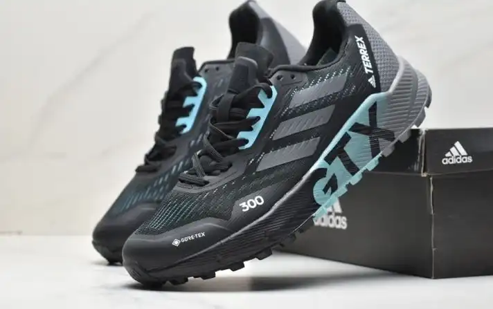 hype Adidas Sneakers