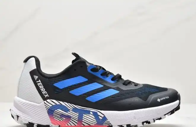 hype Adidas Sneakers