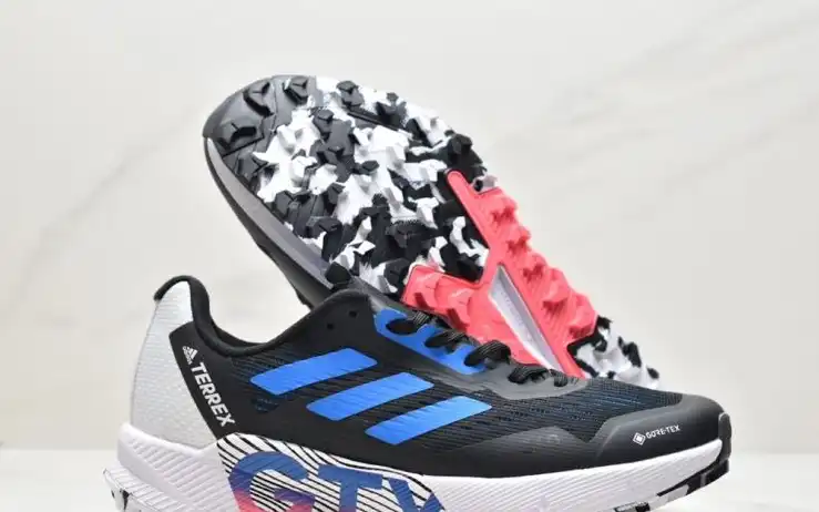 hype Adidas Sneakers