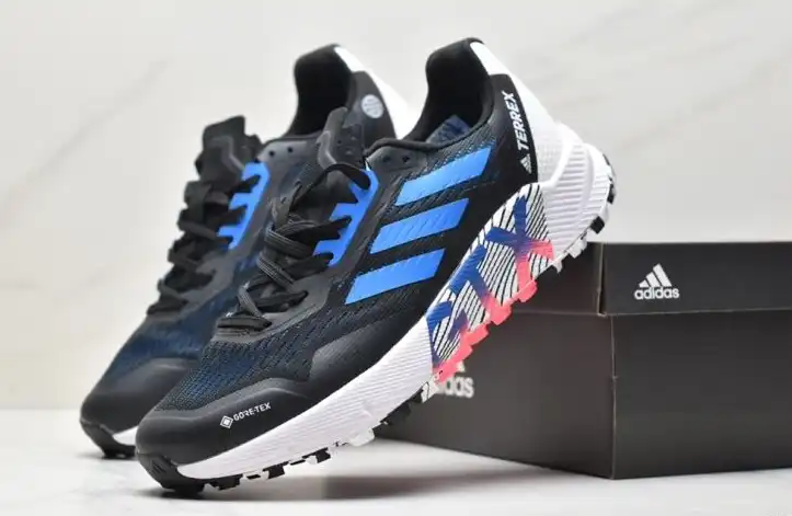 hype Adidas Sneakers