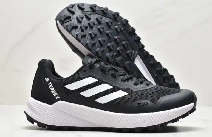 hype Adidas Sneakers