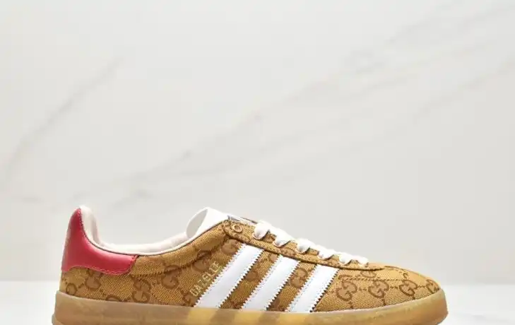 hype Adidas Sneakers